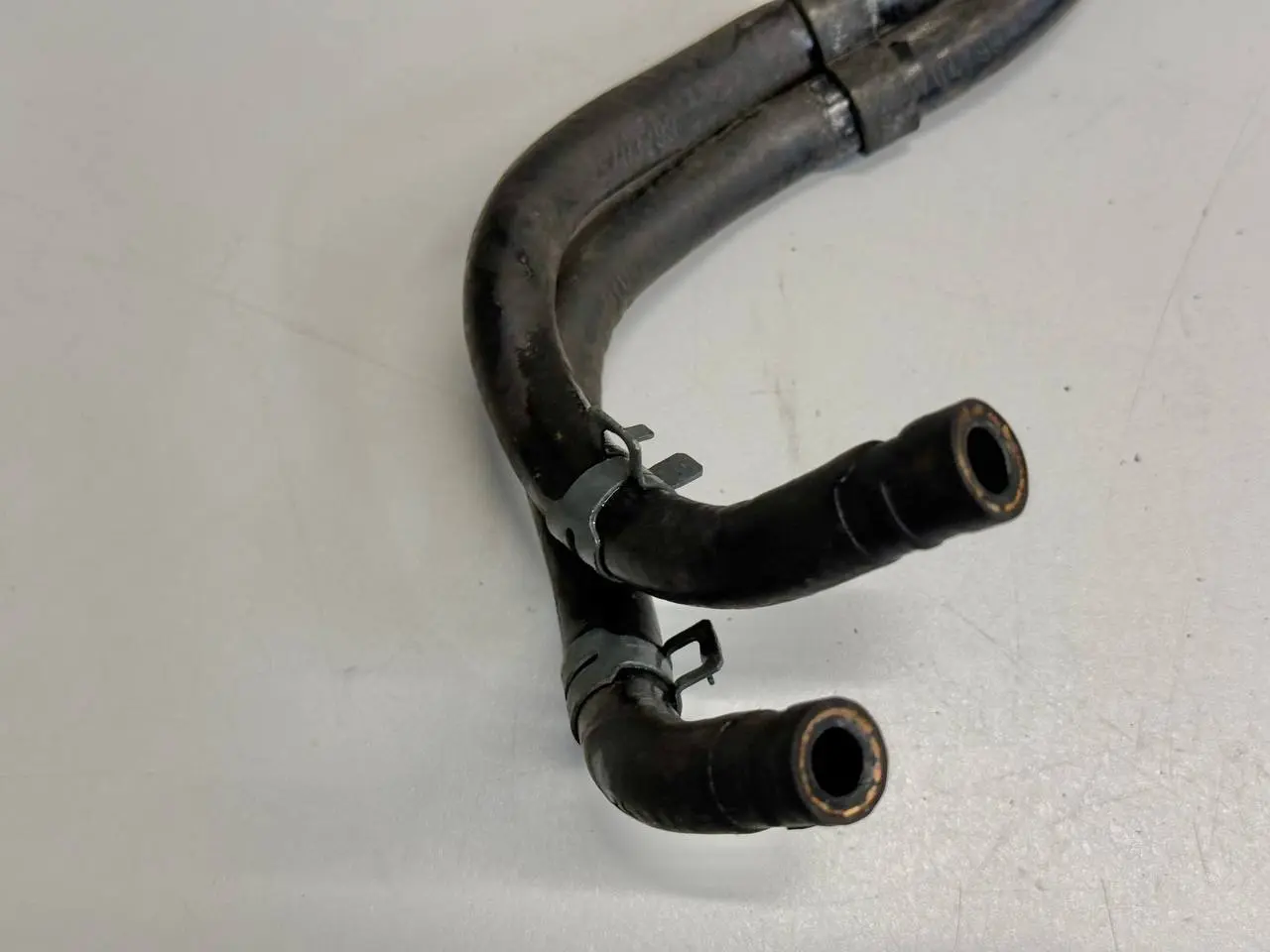 Kraftstoffleitung Benzinleitung Kraftstoffverteiler VW Golf5 1K1 1.4L 036133723