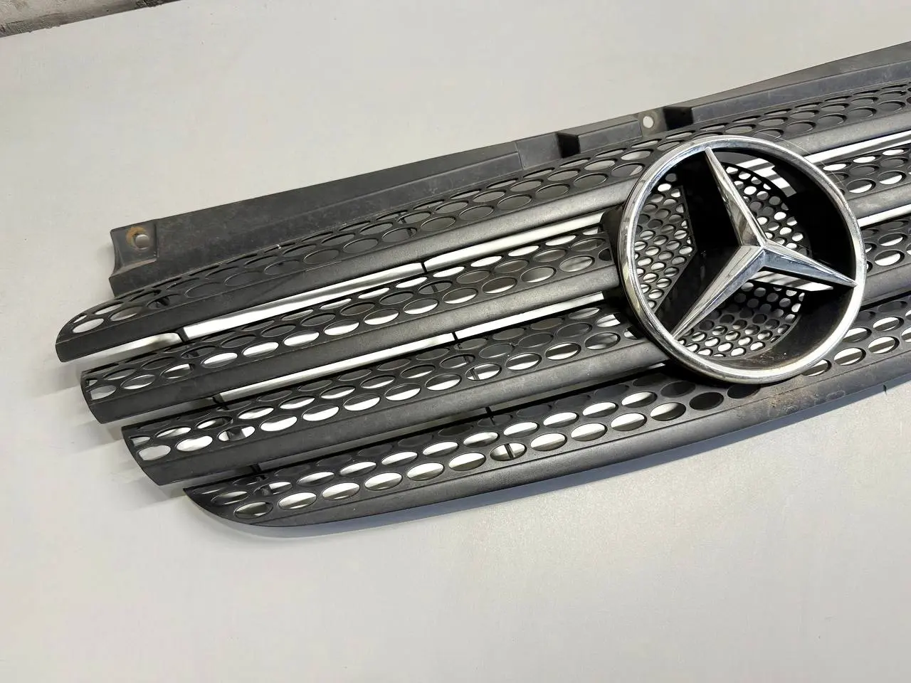 Frontgrill Kühlergrill Gitter Mercedes Benz Vito W639 111CDI 2009 A6398800185