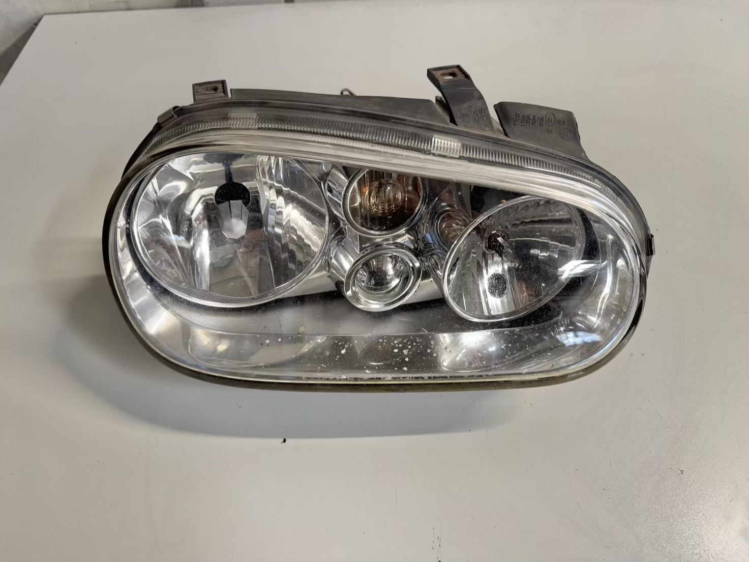 Hella Scheinwerfer Frontscheinwerfer recht Golf 4 1,4 1J1 1998 150146-00