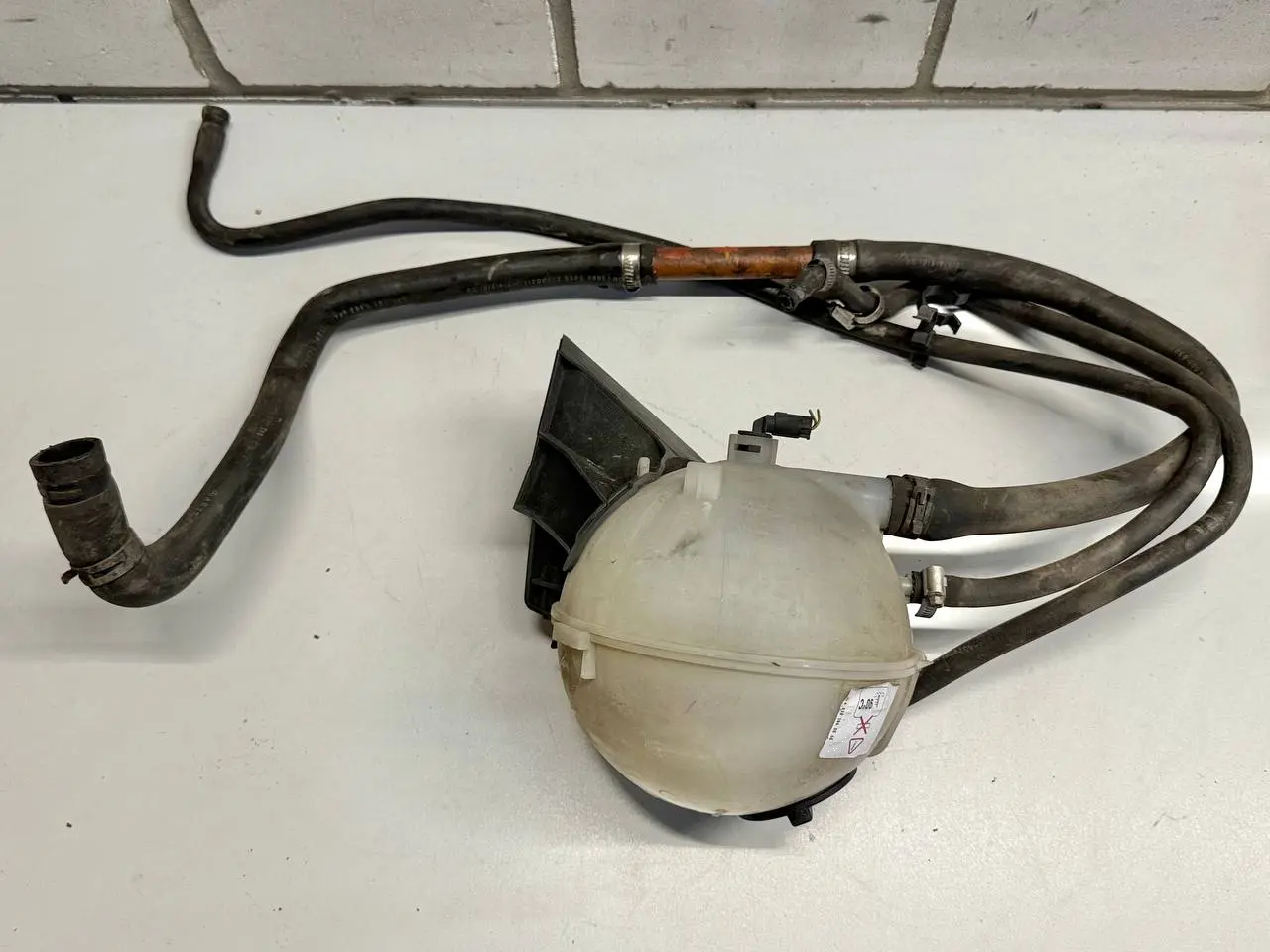 Ausgleichsbehälter Kühlmittel Schläusche Benz Vito W639 111 2009 A6395010203