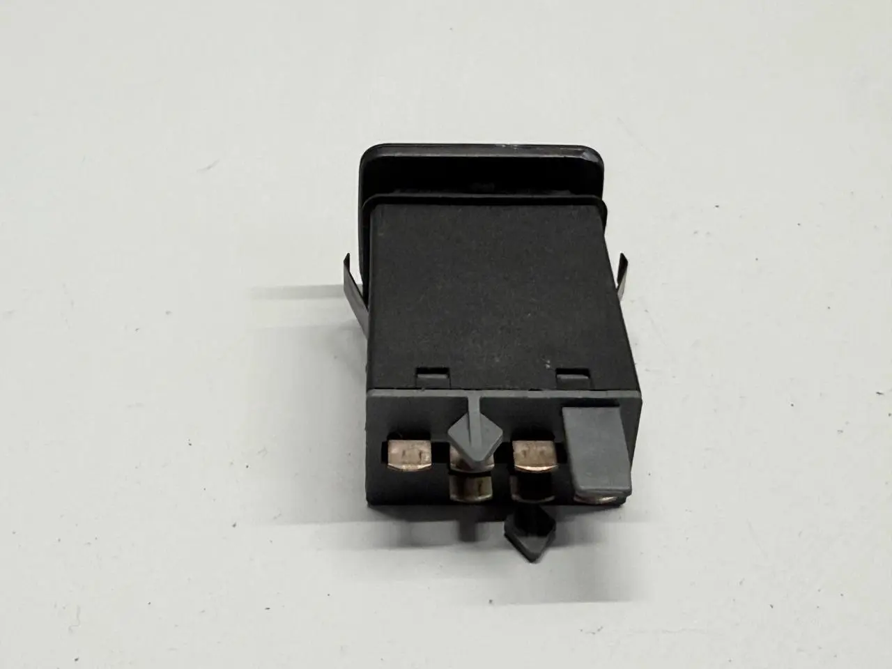 Schalter für Warnblinkanlage links 1J0953235C VW Golf 4 1,6 1J1 2000 1J0953235C