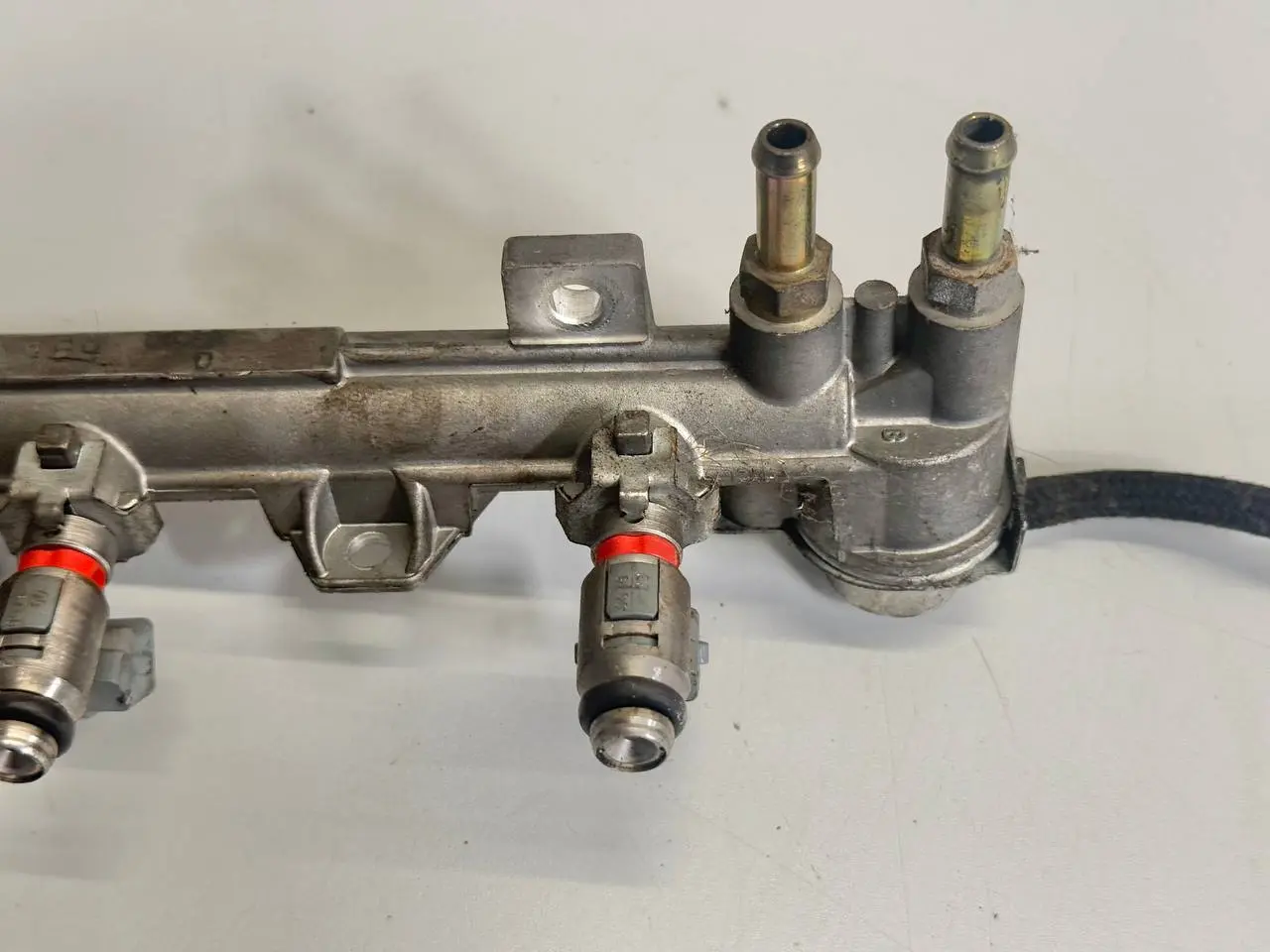 Einspritzleiste Kraftstoffverteiler Düsenstock Golf 4 1,4 1J1 1998 036133319B