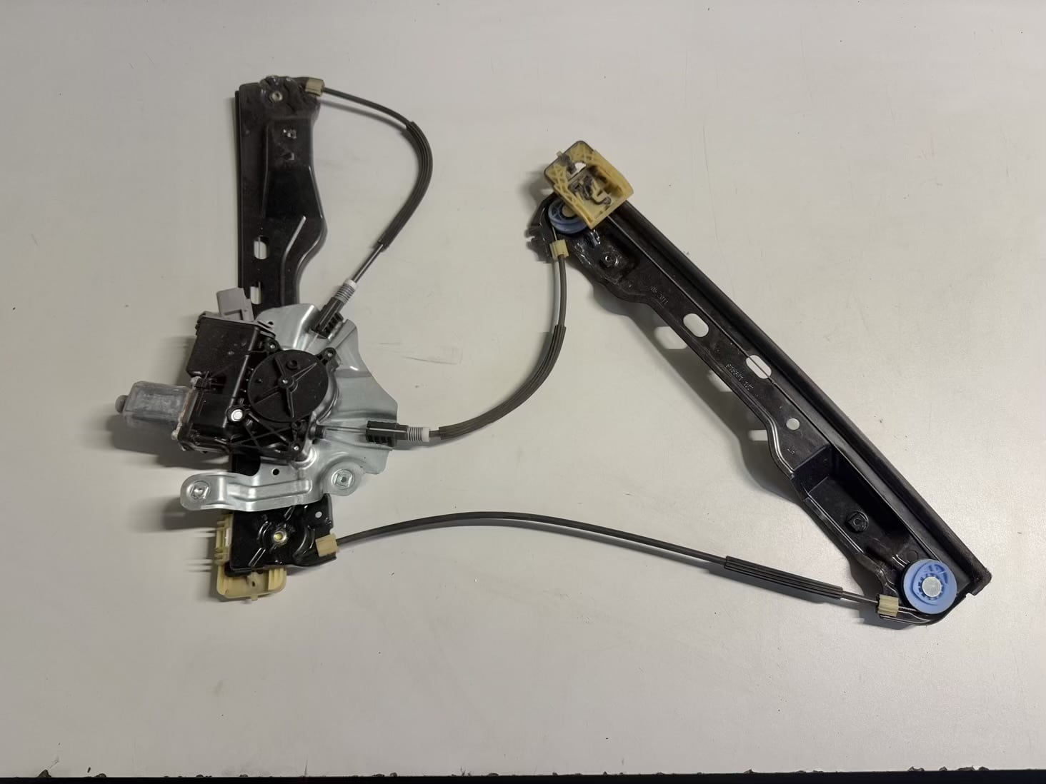 Fensterheber Motor mit Gestänge Links Vorne OPEL ASTRA-J 2011 915367104, 9664311