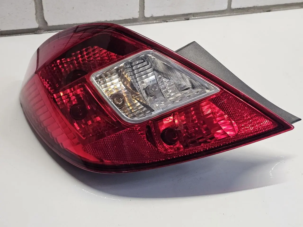 Heckleuchte Ruecklicht Rueckstrahler links fuer Opel Corsa D 1.2L 2008 93190950