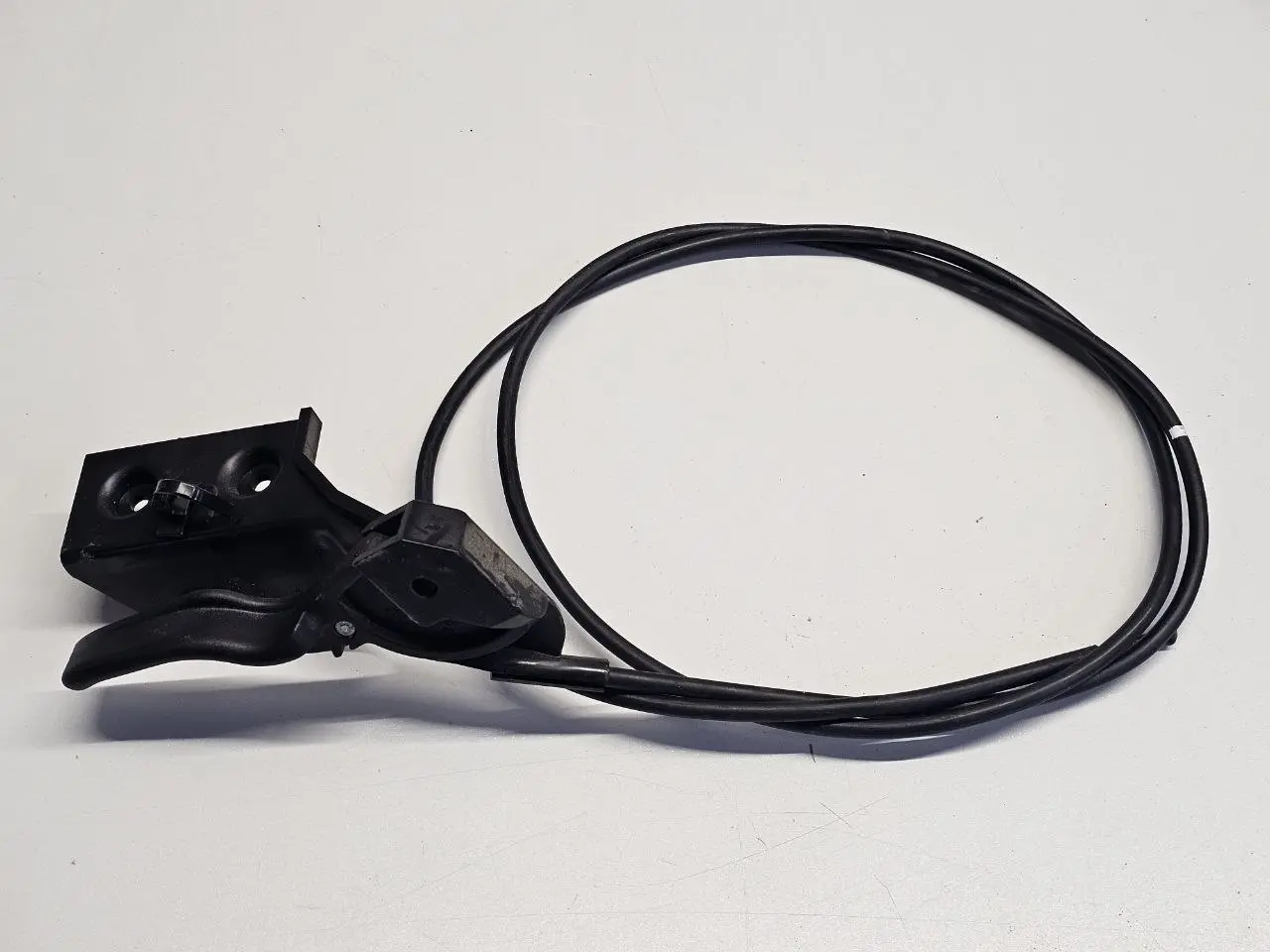Motorhaubenoeffner Hebel Zugseil fuer Corsa D Opel Corsa D 1.2L 2008 13186909