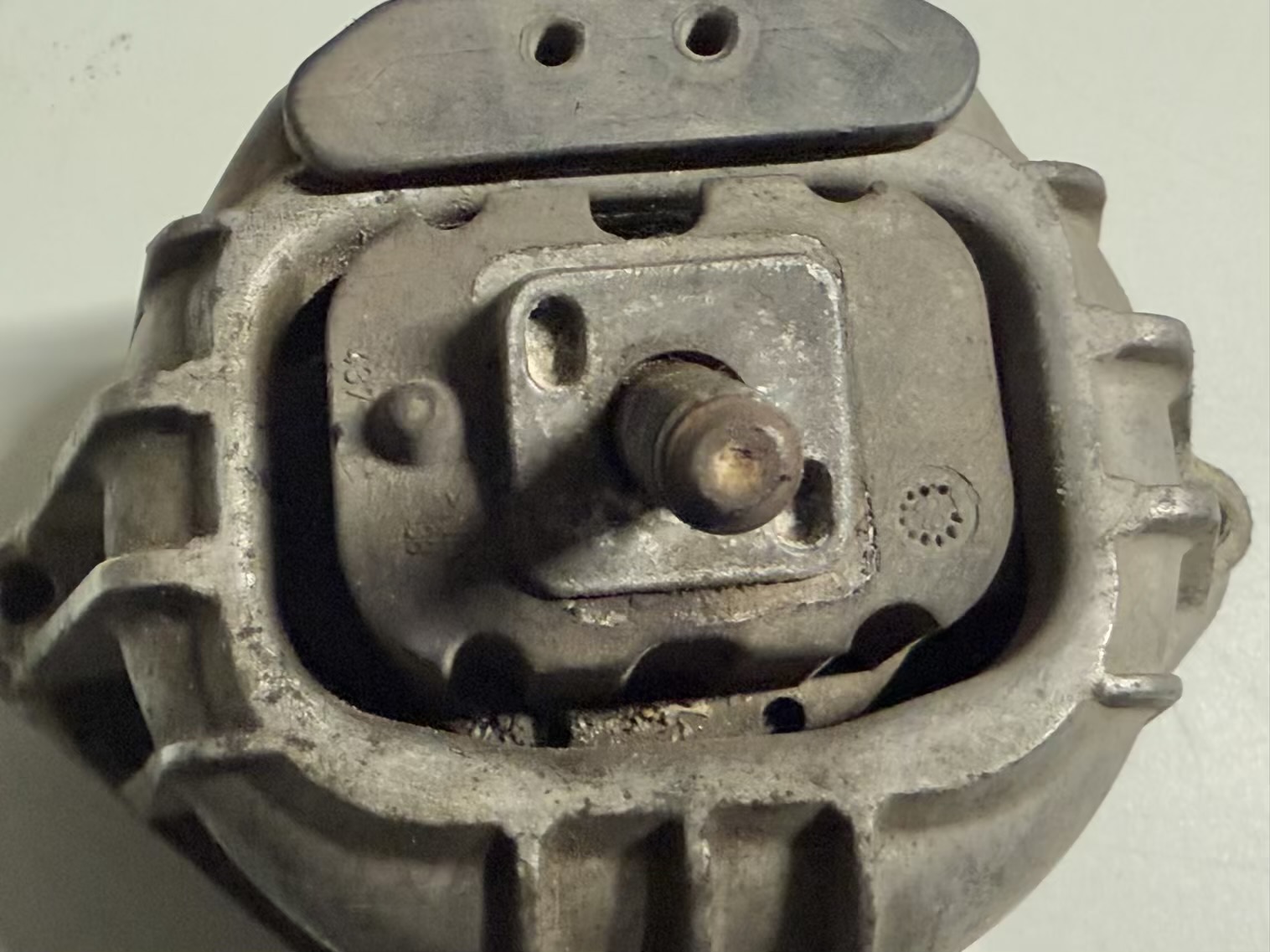 Motor Gummilager Motorhalter Lager BMW 116i E81 2011 13981112, 6768799