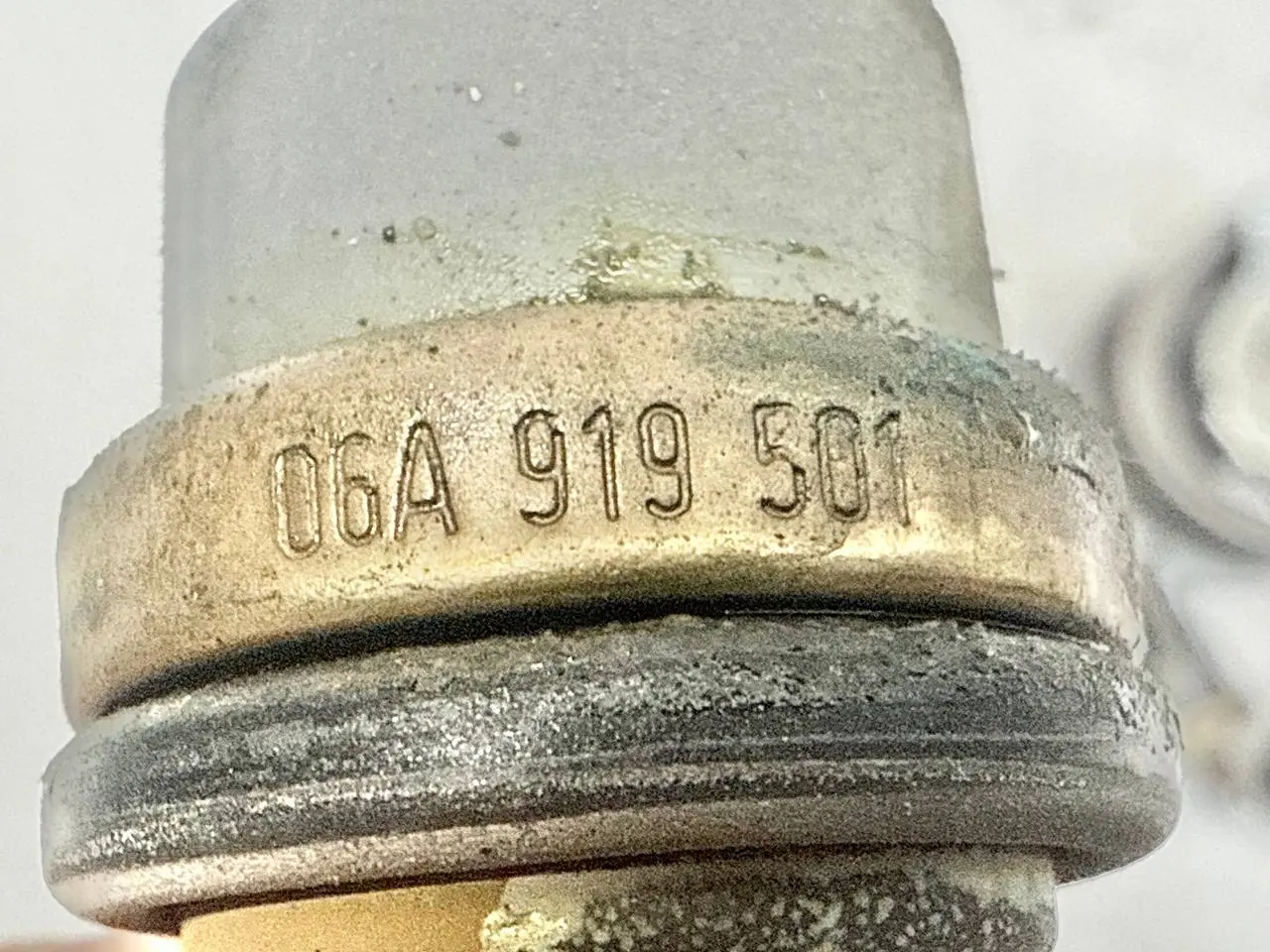 Kuehlmitteltemperatursensor Kuehlwassersensor VW Passat 3C 2.0l FSI 06F121131A