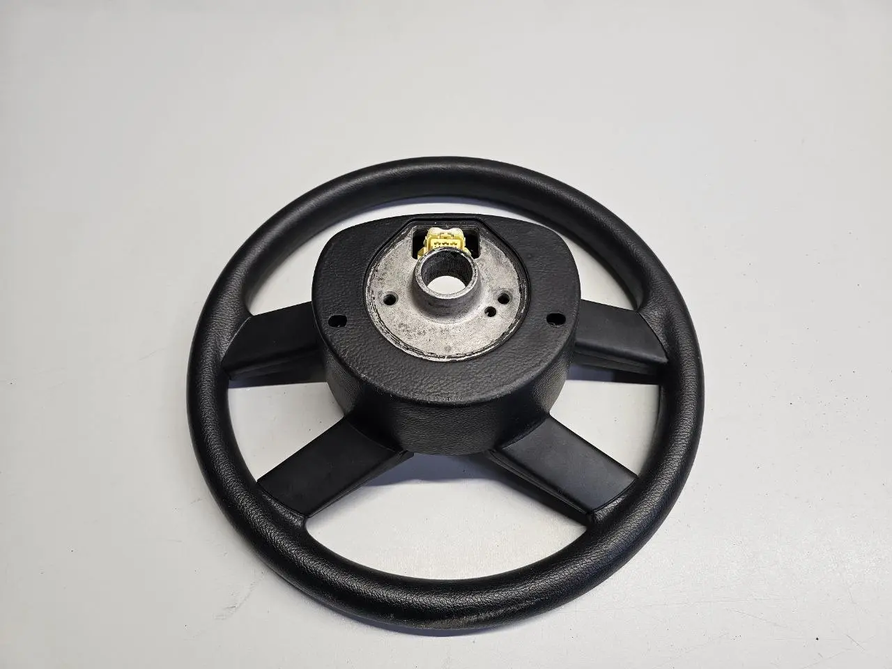 Lenkrad Kunststoff Vierspeichen fuer Polo 9N 9N1 VW Touran 1T1 2003 6Q0419091G