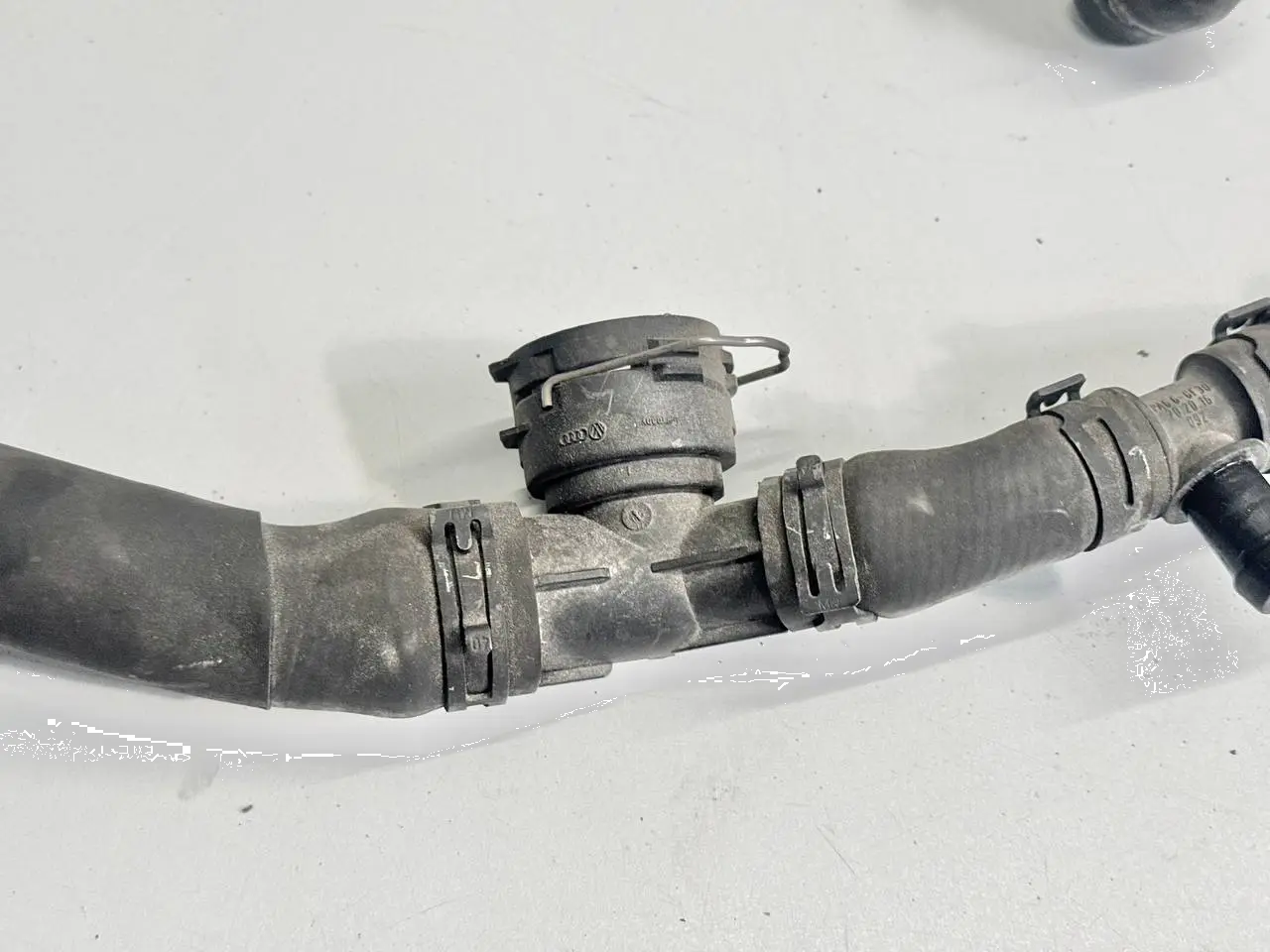 Kuehlmittelschlauch Flansch Wasserschlauch VW Passat 3C 2.0l FSI 3C0122101BF