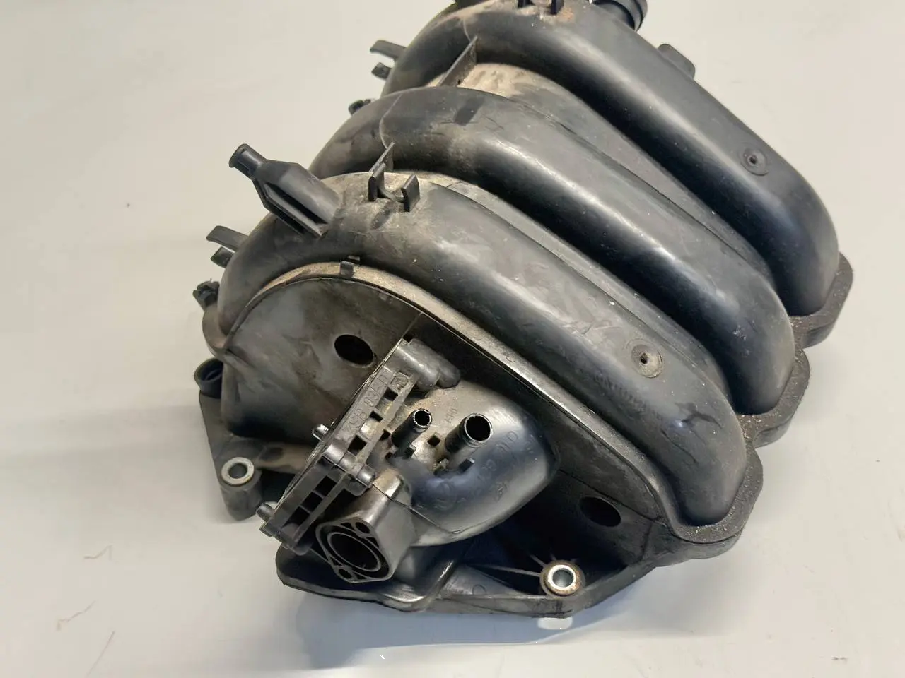 Ansaugkrümmer Ansaugbrücke Saugstutzen Polo VW Polo 9N1 1,2L 2002 03E129711D