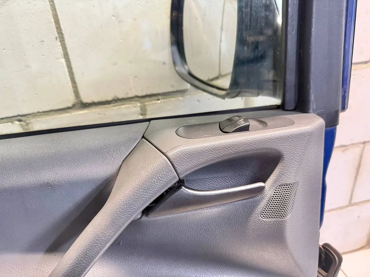 Fahrertür Fahrerseite vorne links Mercedes Benz Vito W639 111 2009 FC: 5373