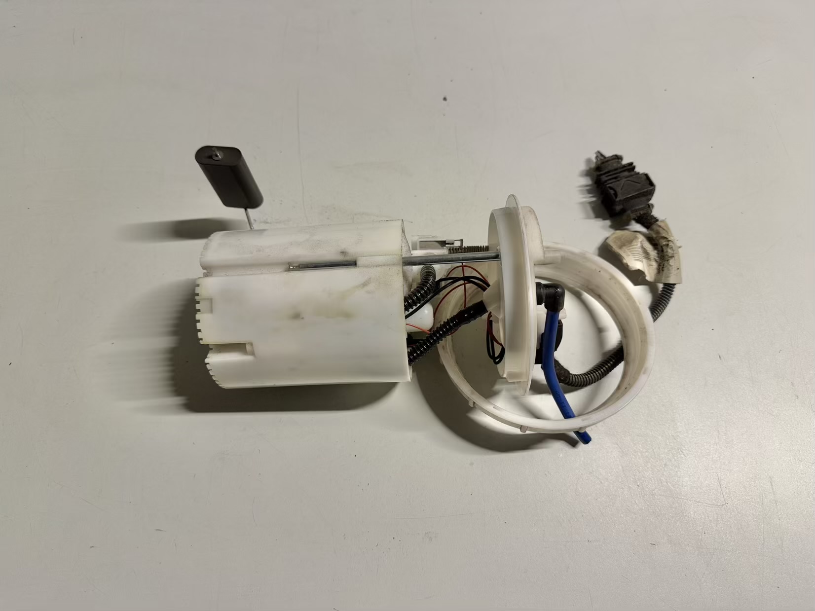 Kraftstoffpumpe Fördereinheit Opel Corsa D 13327783, 0580200084