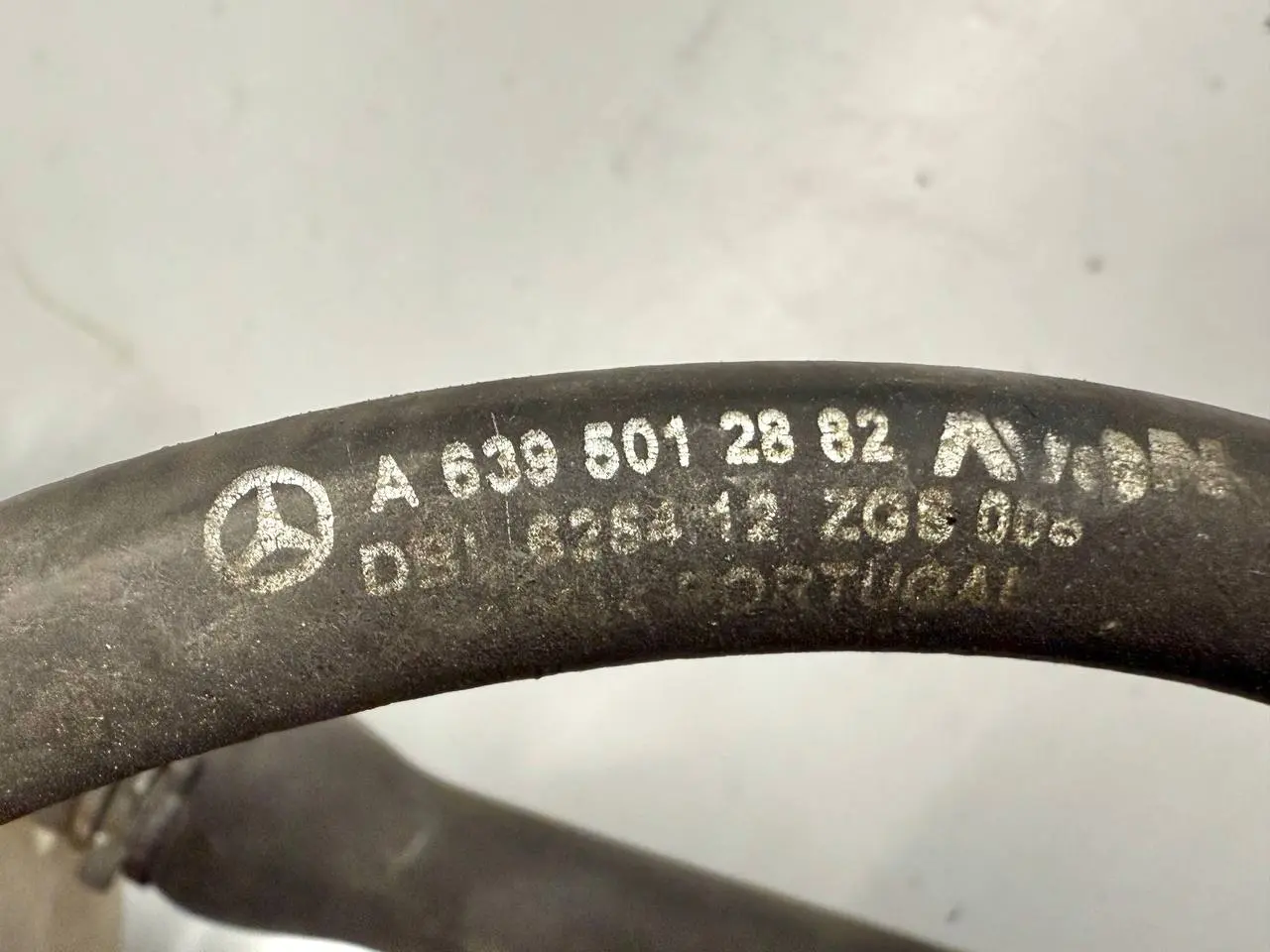 Ausgleichsbehälter Kühlmittel Schläusche Benz Vito W639 111 2009 A6395010203