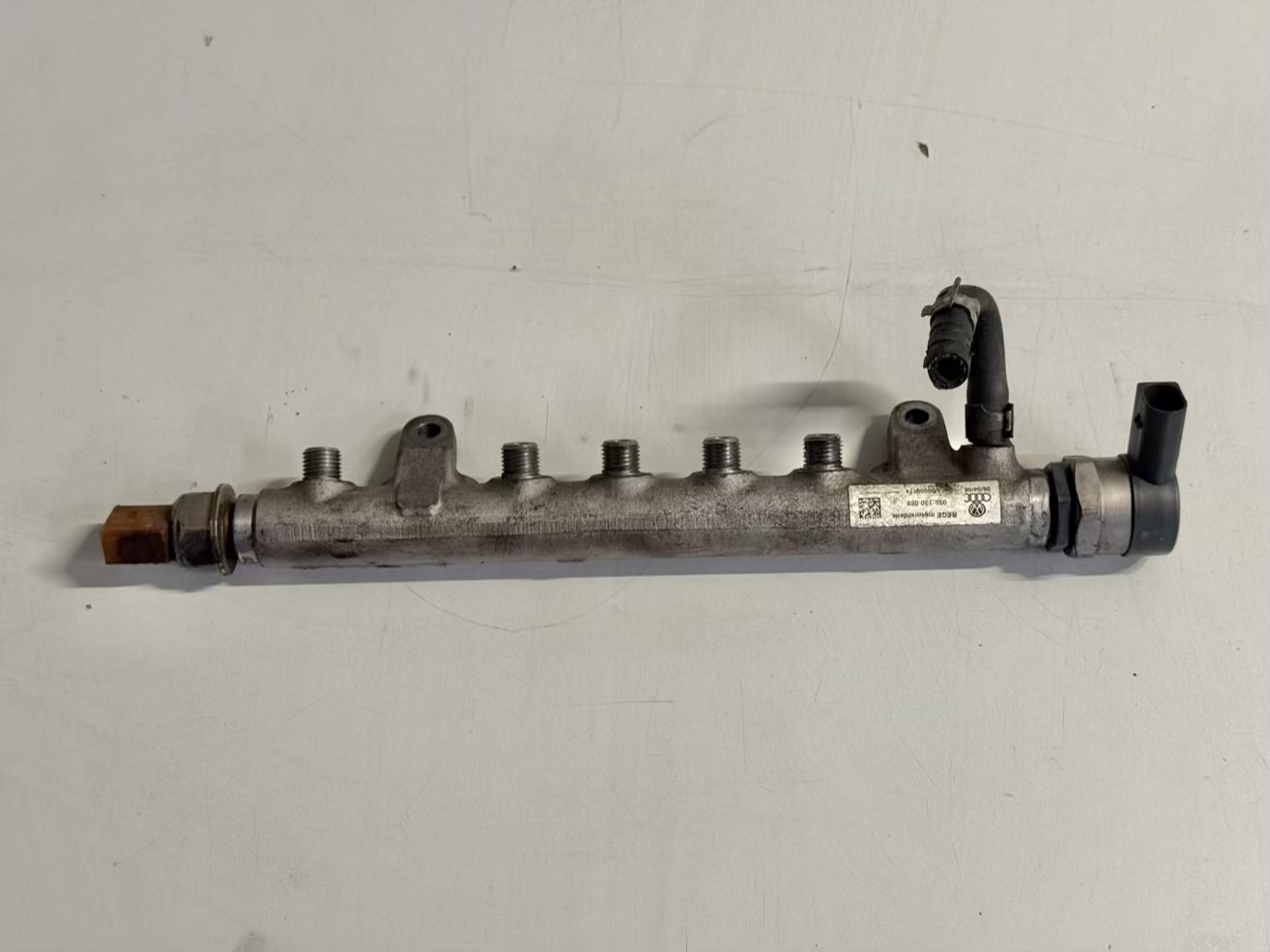 Einspritzleiste Düsenstock Rail Diesel 2.0 TDI Passat 3C 2008 03L130089