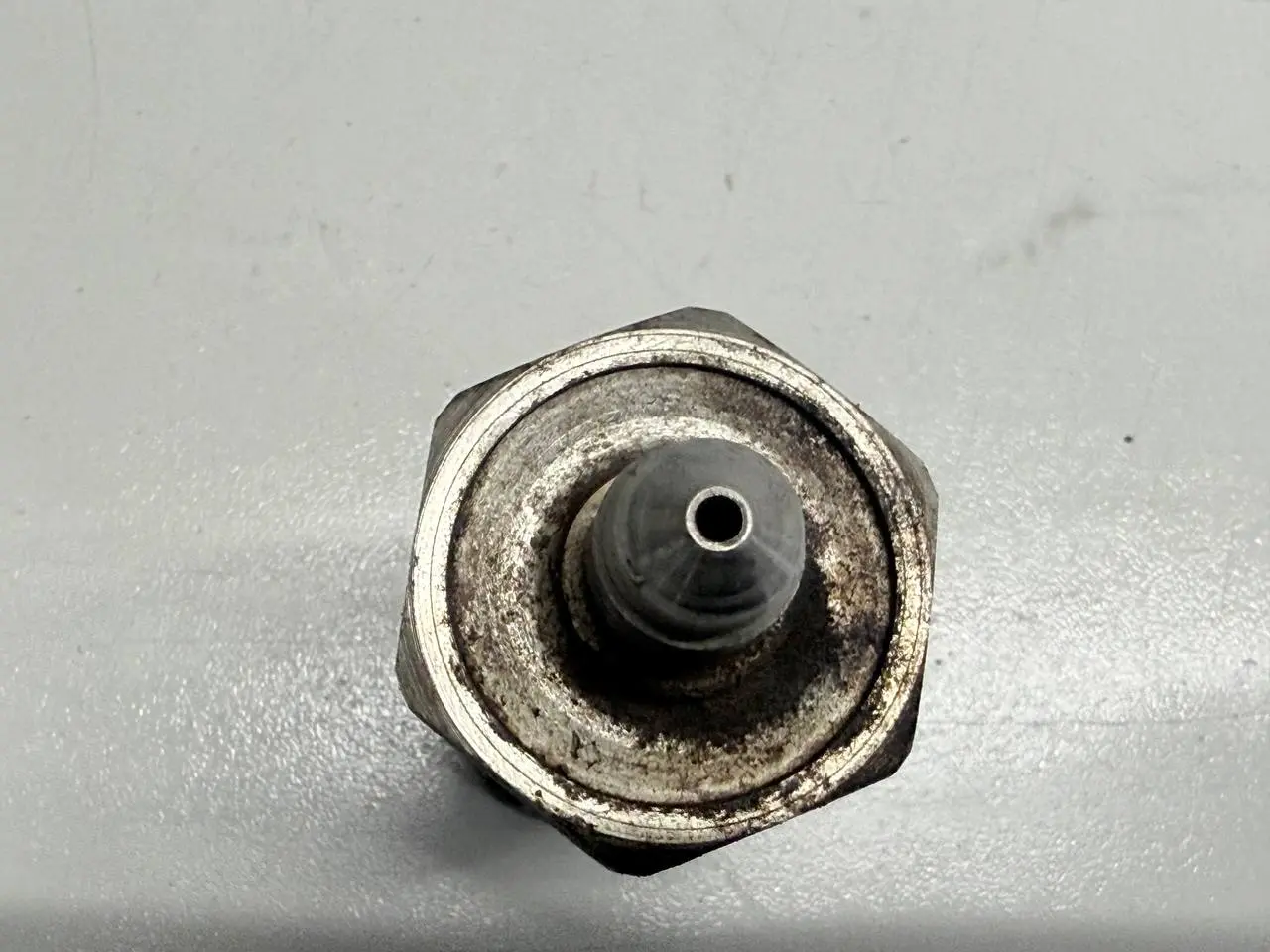 Kraftstoffdrucksensor Hochdrucksensor Fuel VW Passat 3C 2.0l FSI 06D906051A