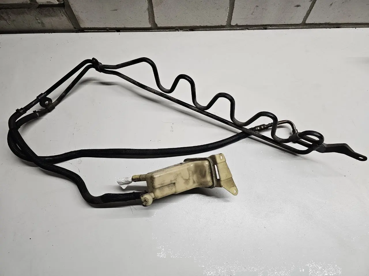 Servobehaelter Servoleitung A6 Avant Audi A6 Avant 4B5 TDI 2.5L 2002 8D0422373