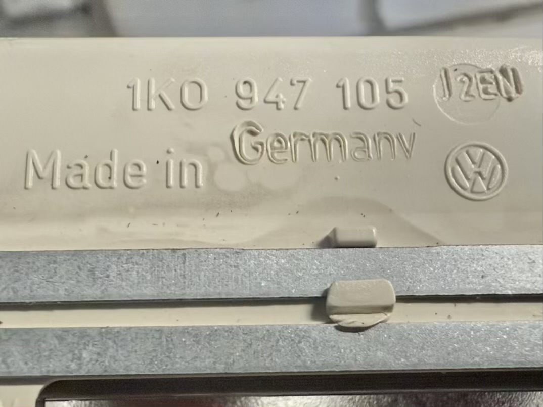 Leseleuchte Innenraumbeleuchtung vorne VW Golf Plus 2005 5M1 1,6 FSI 1K0947105