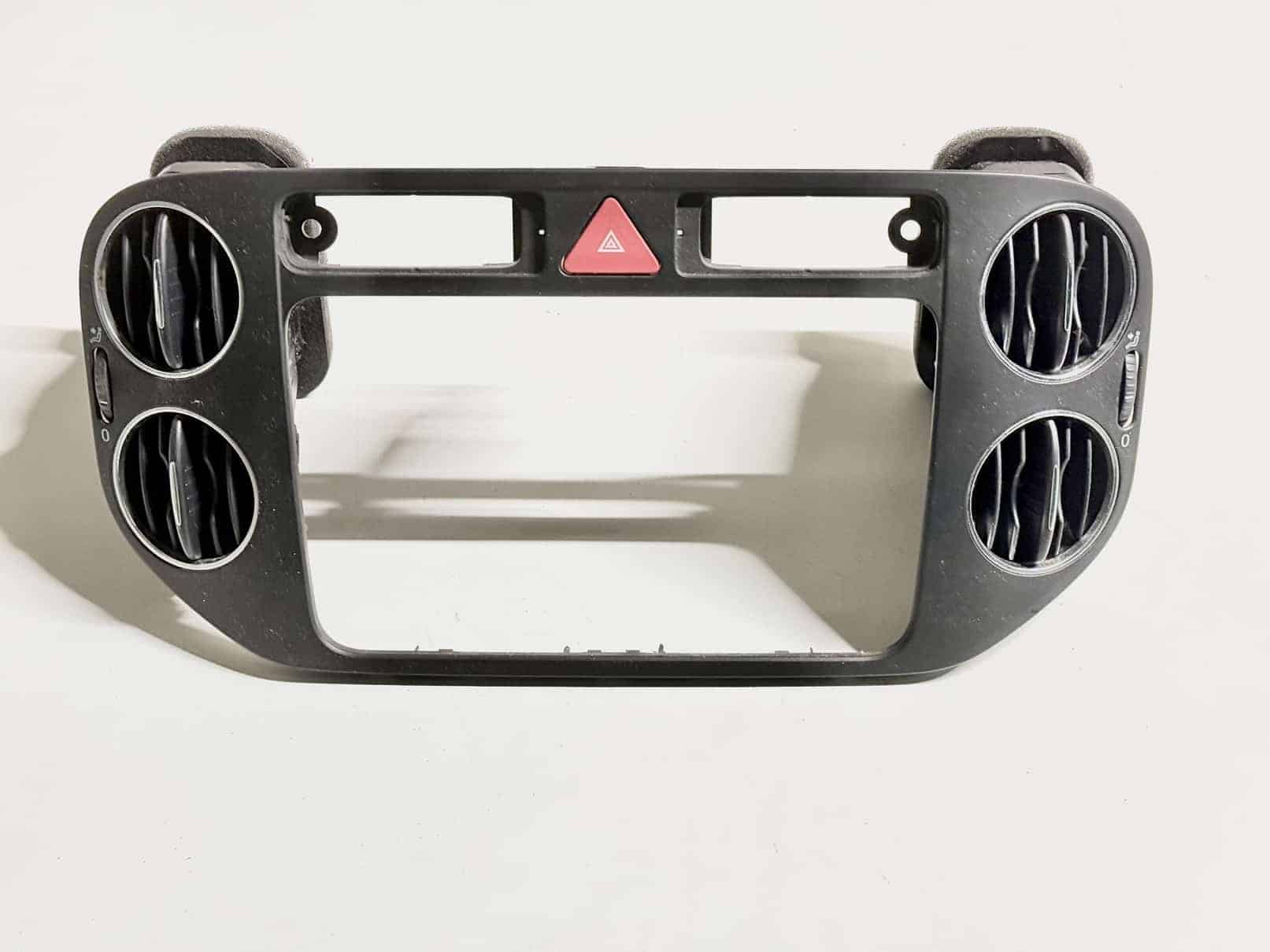 Abdeckung Armaturenbrett mit Luftdüsen VW Golf Plus 2009 5M0858071K