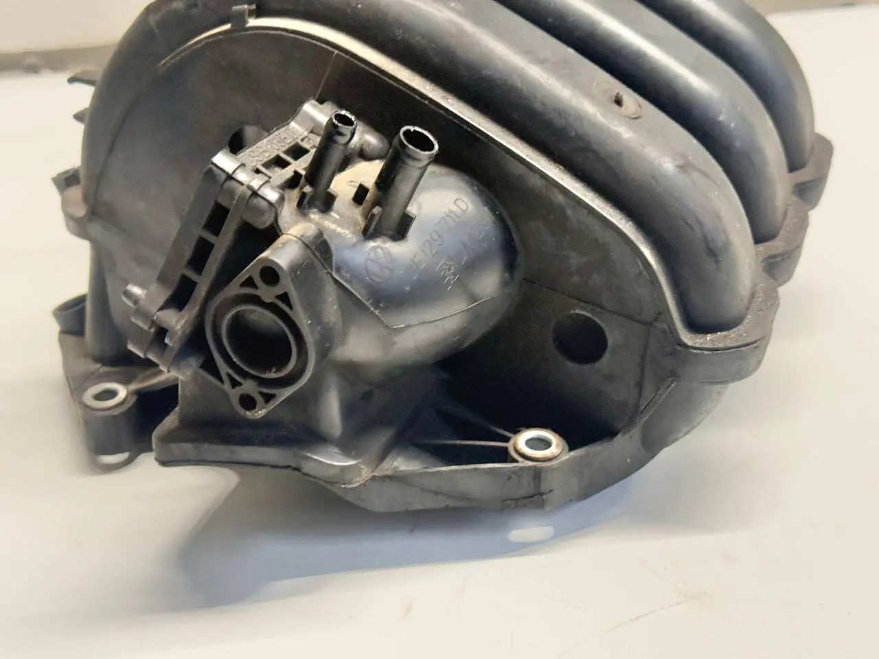 Ansaugkrümmer Ansaugbrücke Saugstutzen Polo VW Polo 9N1 1,2L 2002 03E129711D
