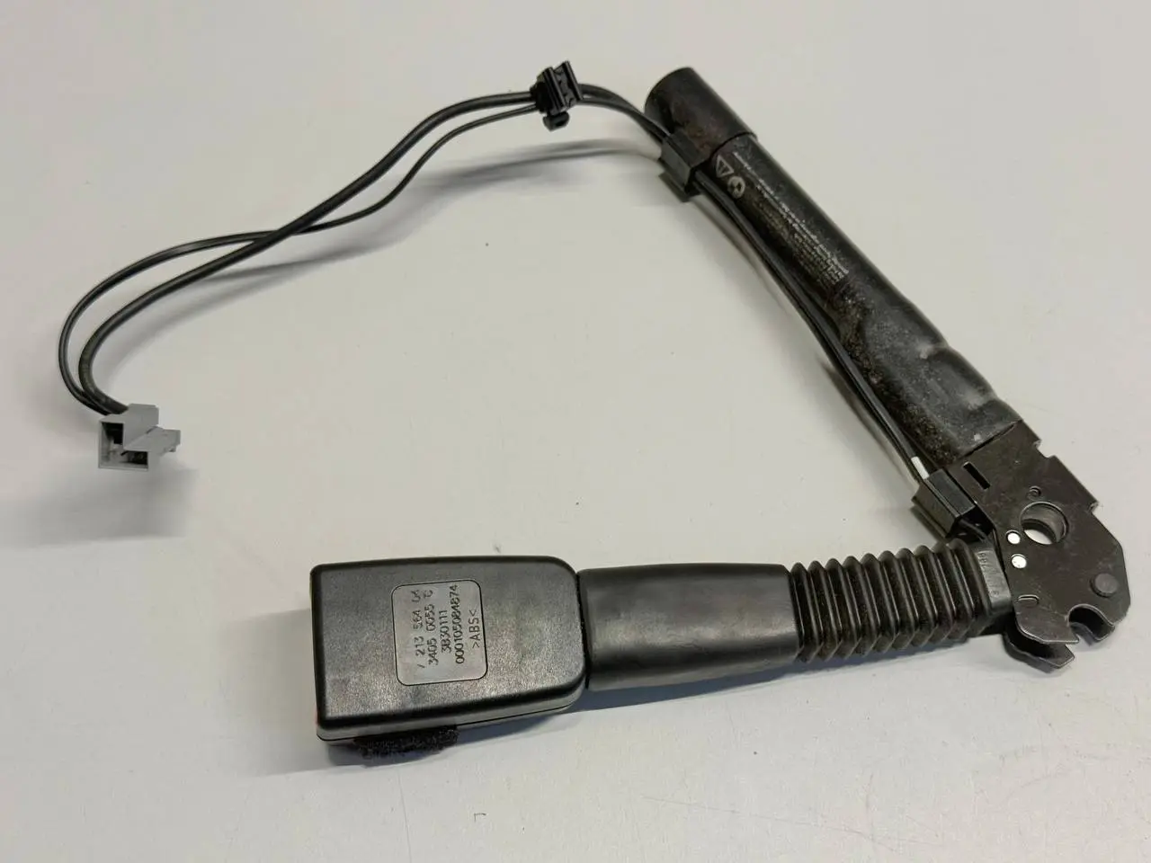 Gurtstraffer Gurtschloss vorne rechts BMW 116i E81 E87 2009 721356404