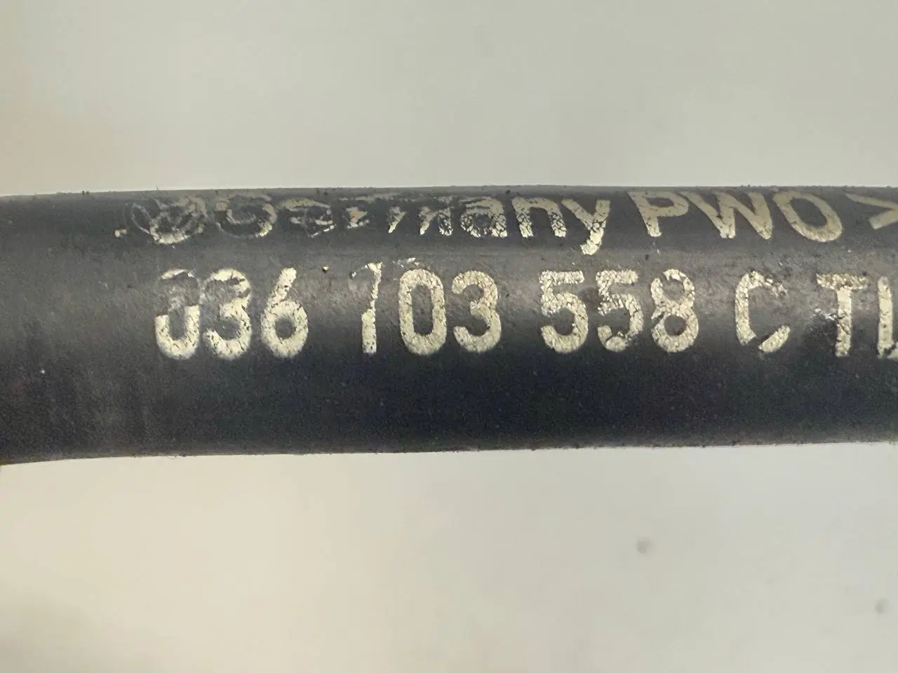Öleinfüllrohr Öleinfüllstutzen Verschlussdeckel VW Golf5 1K1 1.4L 036115302S