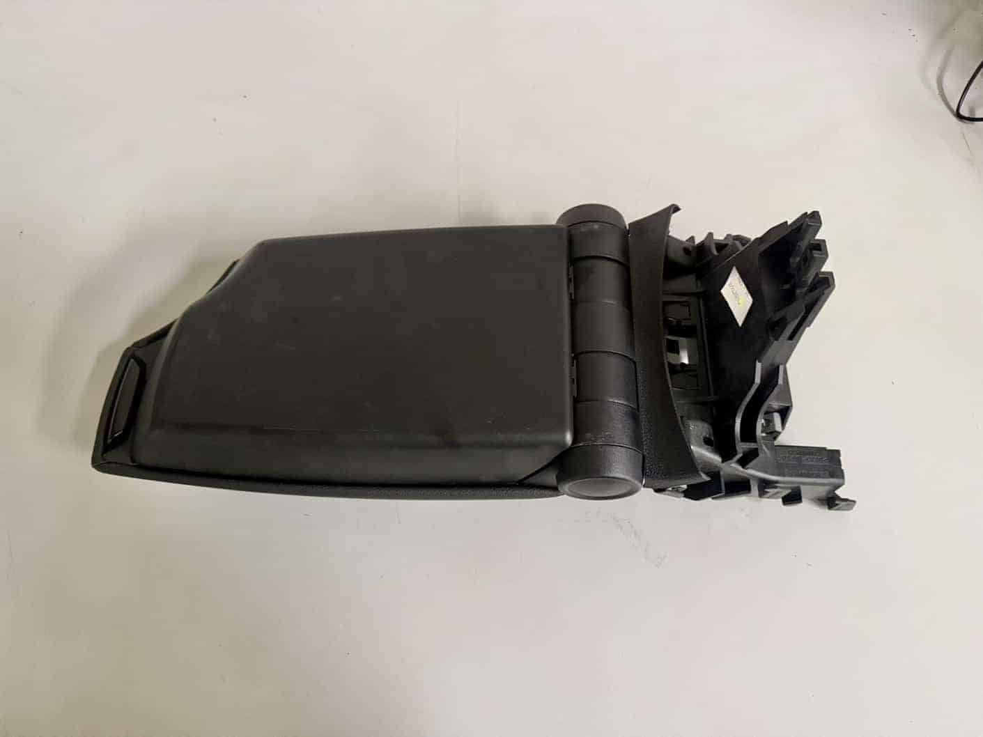 MITTELARMLEHNE Armlehne Klappfach BMW 116i E81 E87 2009 1063579