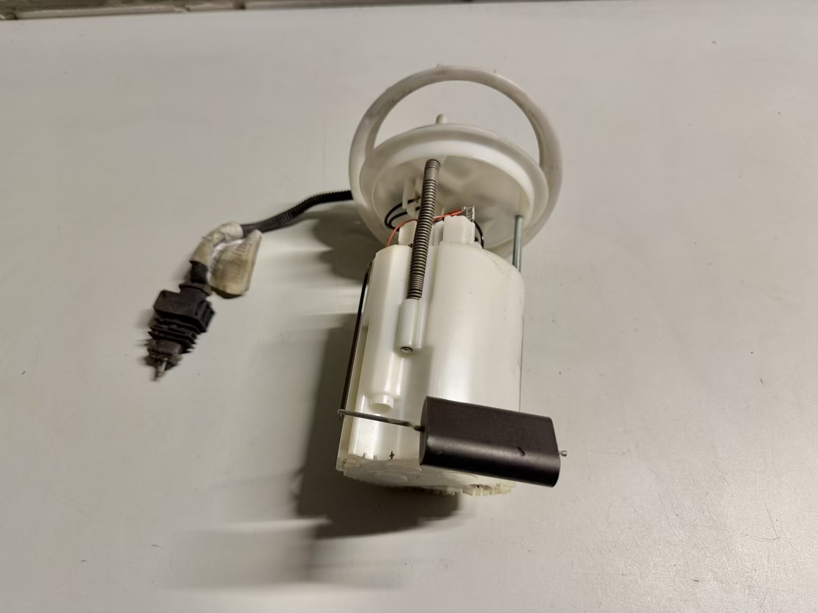 Kraftstoffpumpe Fördereinheit Opel Corsa D 13327783, 0580200084