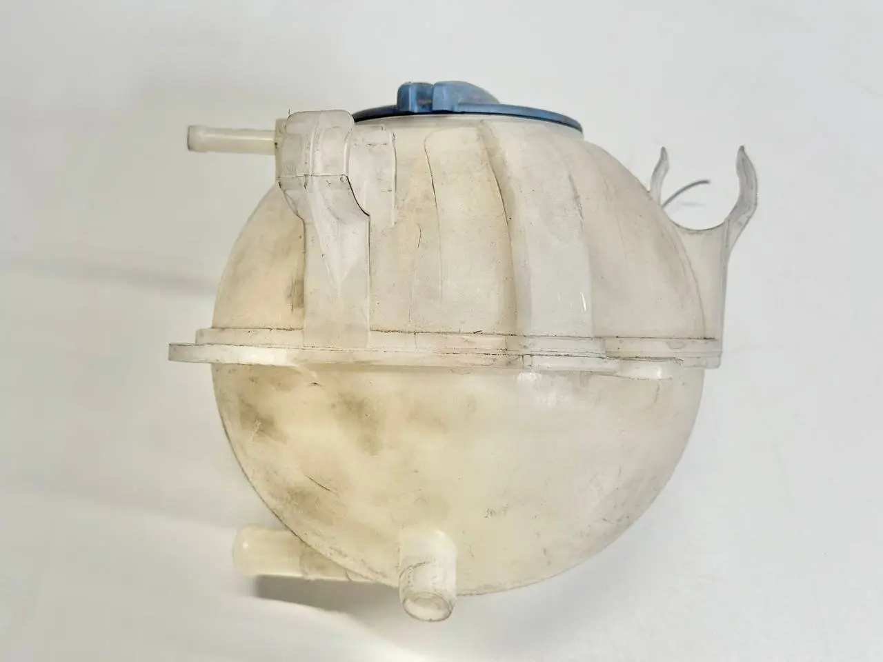 Ausgleichsbehaelter Kuehlwasserbehälter Passat 3C VW Golf5 1K1 1.4L 1K01214074