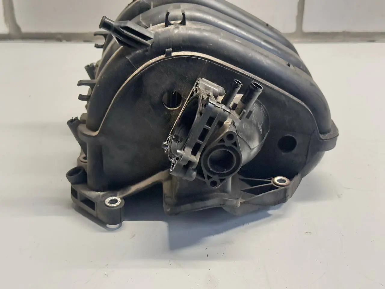 Ansaugkrümmer Ansaugbrücke Saugstutzen Polo VW Polo 9N1 1,2L 2002 03E129711D