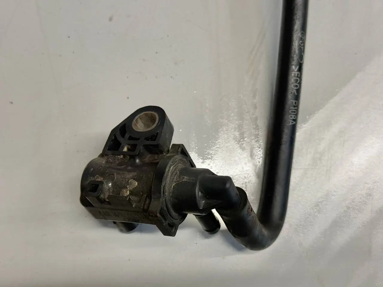 BENZIN UNTERDRUCK MAGNETVENTIL LUFTVENTIL FORD Fiesta 1.4L 2008 4S619C915AB