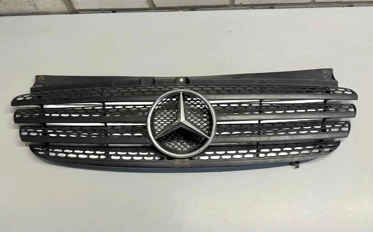 Frontgrill Kühlergrill Gitter Mercedes Benz Vito W639 111CDI 2009 A6398800185