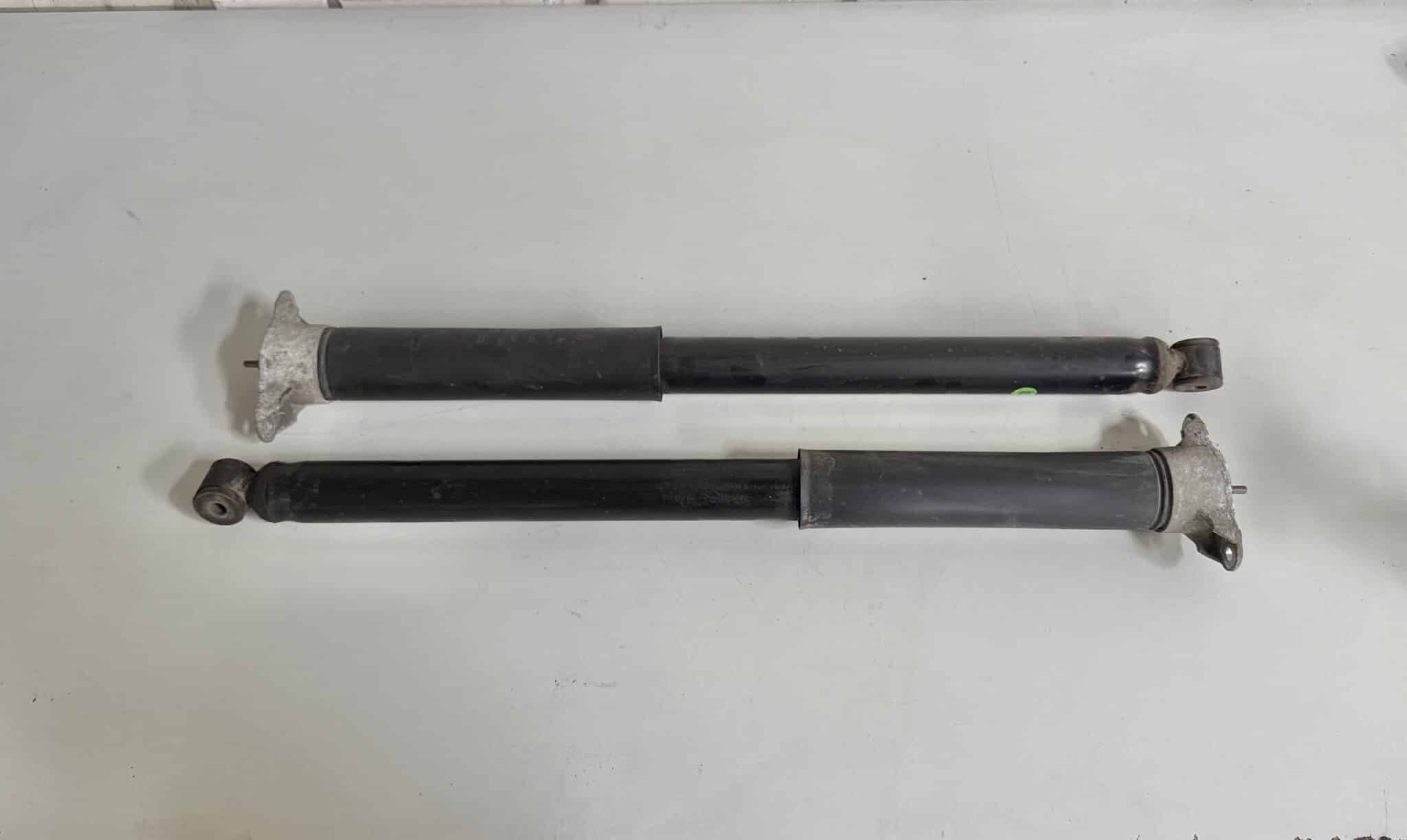 Stoßdämpfer Hinten Rechs und Links Ford C-Max 2014 AV6118080CBF, 8V6118159AB