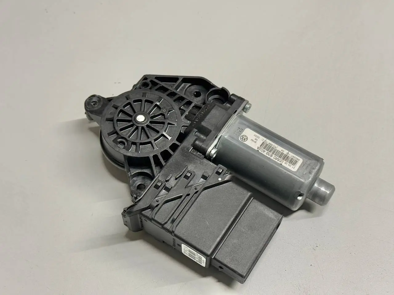 Fensterhebermotor hinten rechts VW Golf Plus 2006 5M1 1,6 5M0839402, 5M0839402A