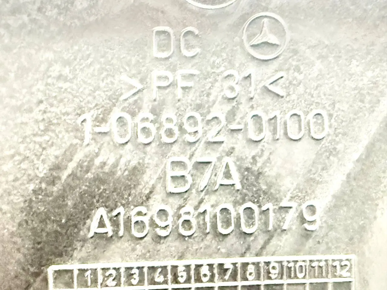 Ablagefach Mittelkonsole Mercedes BKlasse W245 B170 2005 1698100179, 1068920100