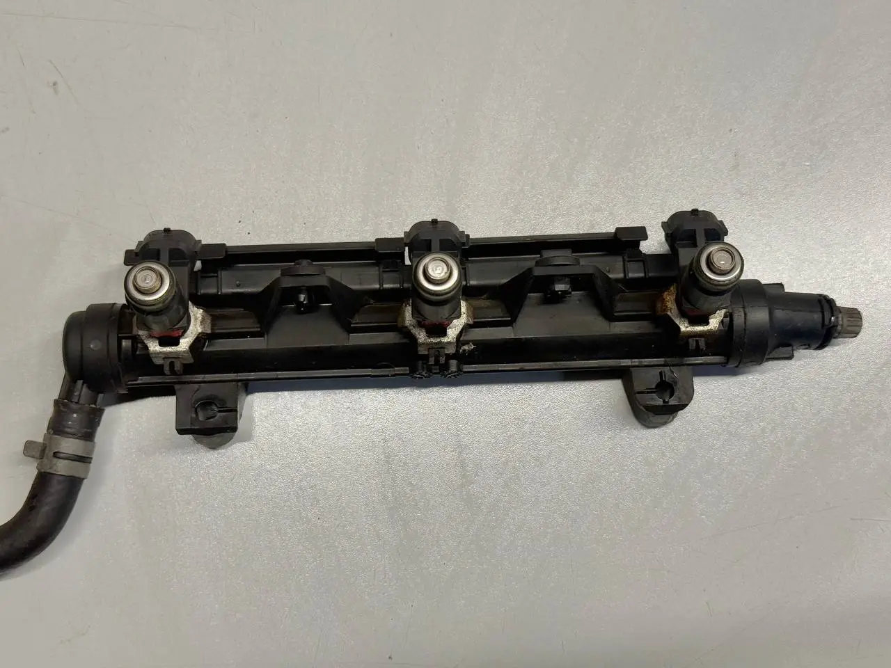 Kraftstoffverteiler Einspritzleiste VW Polo 9N1 1,2L 2002 03E133320A