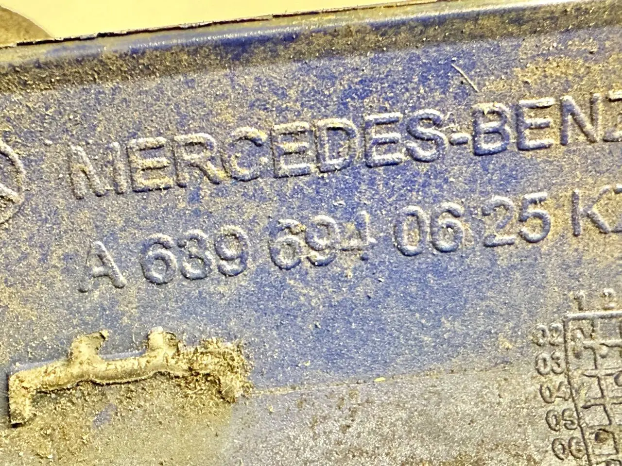 Blende Scharnier Heckflügeltür recht Mercedes Benz Vito W639 111 2009 6396940625