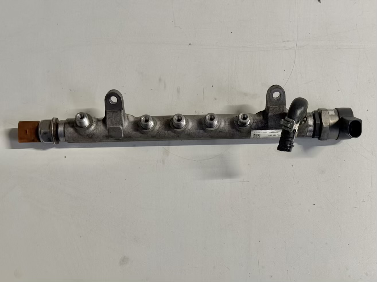 Einspritzleiste Düsenstock Rail Diesel 2.0 TDI Passat 3C 2008 03L130089
