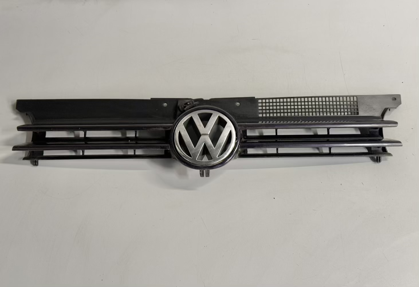 Kühlergrill Frontgrill Grill vorne Golf 4 1,4 1J1 1998 1J0853651G FC:LC4V