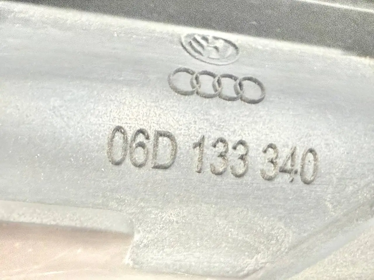 Ansaugbruecke Ansaugkrümmer fuer Touran 1T1 VW Passat 3C 2.0l FSI 06D133340