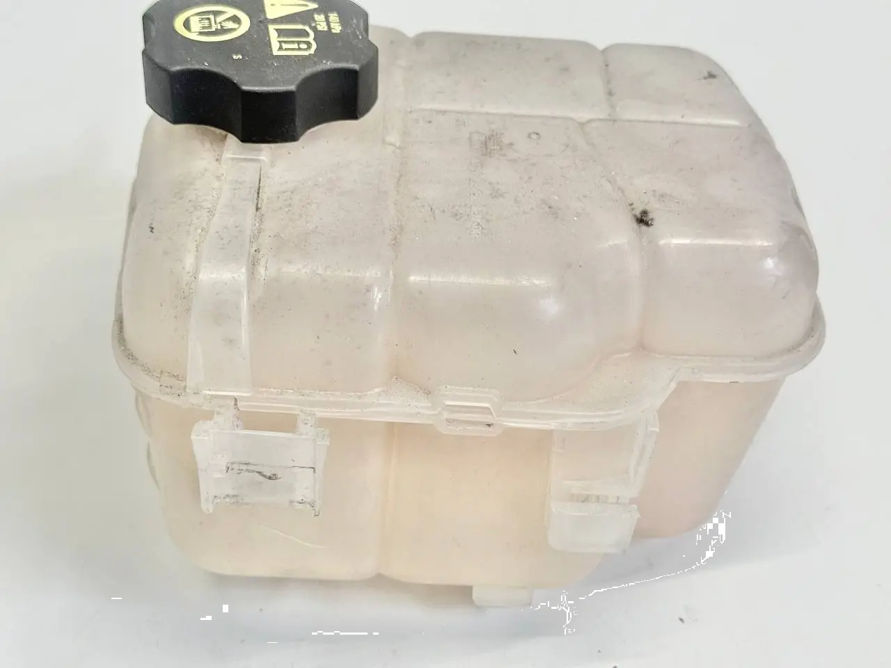 Kuehlwasser Behaelter Ausgleichsgefaess fuer Opel Astra J 1.6 1.7 CDTI 13360063