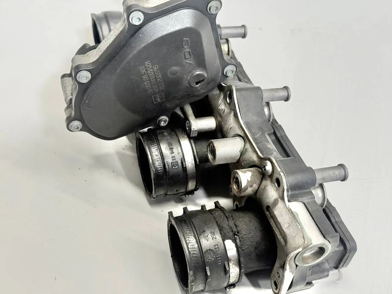 Ansaugbruecke Ansaugkrümmer fuer Touran 1T1 VW Passat 3C 2.0l FSI 06D133340