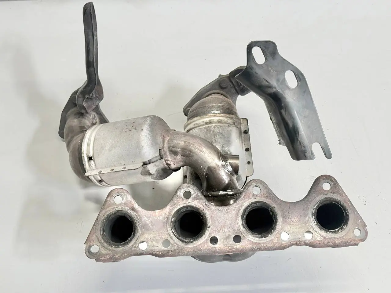 Abgaskrümmer Katalysator Kat Krümmer VW Passat 3C 2.0l FSI 06F253031AC