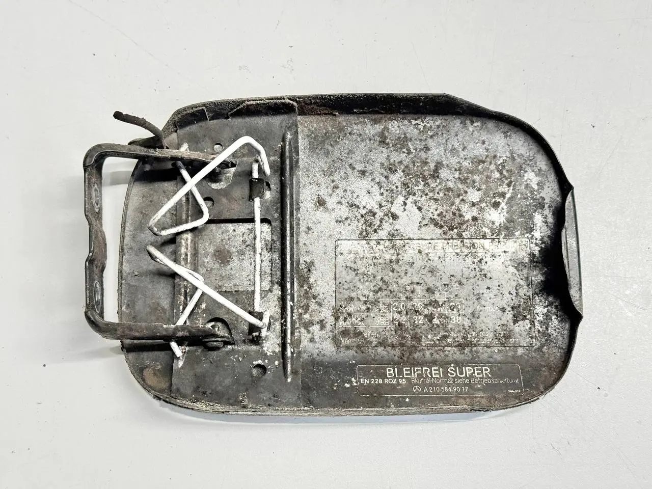 Tankklappe Tankdeckel Schwarz FC:191U Mercedes BKlasse W245 B170 2005 2105849017