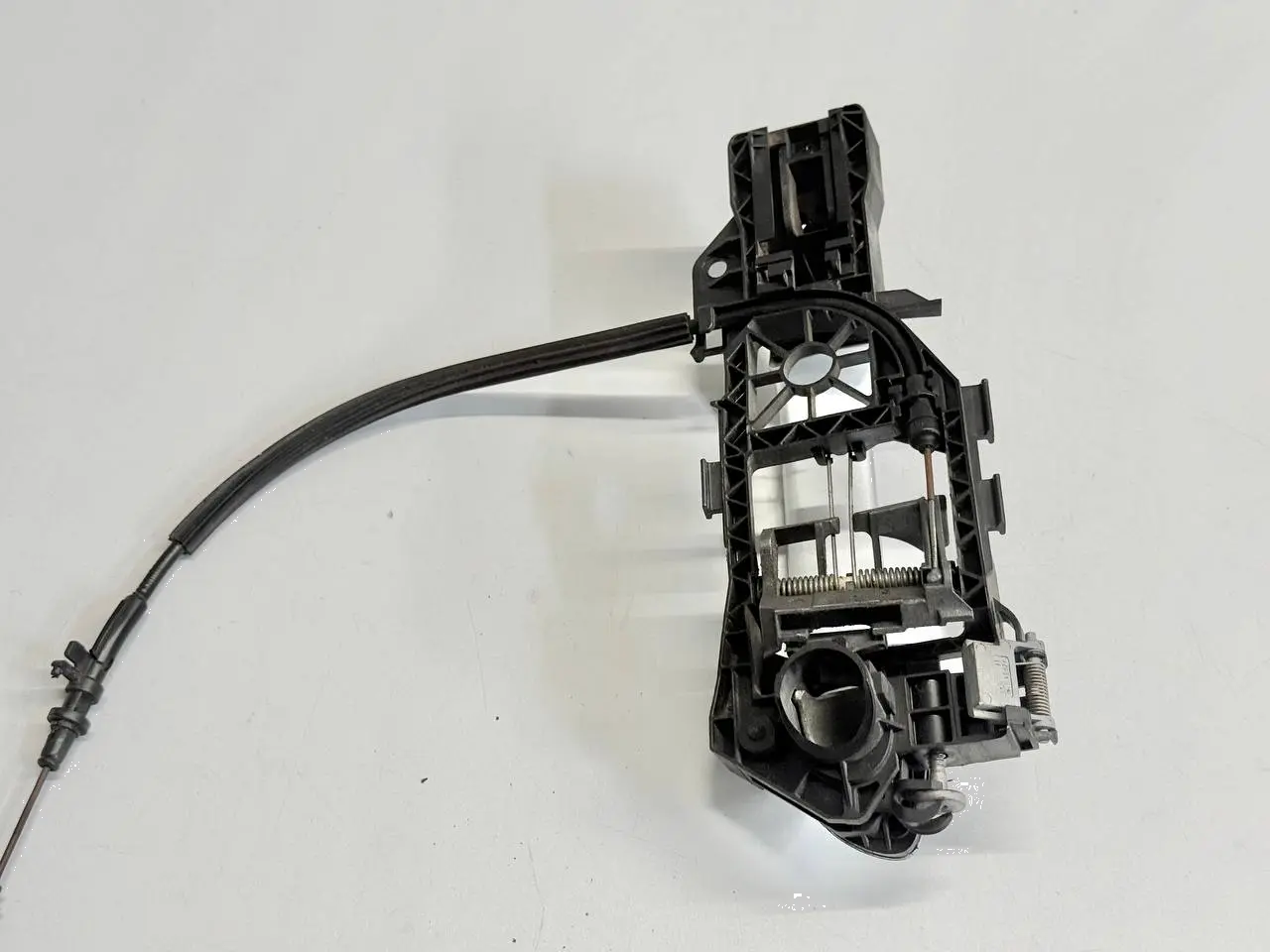 Aussentuergriff Tuergriff Traeger vorne Rechts VW Passat 3C Kombi 2008 3C0837886