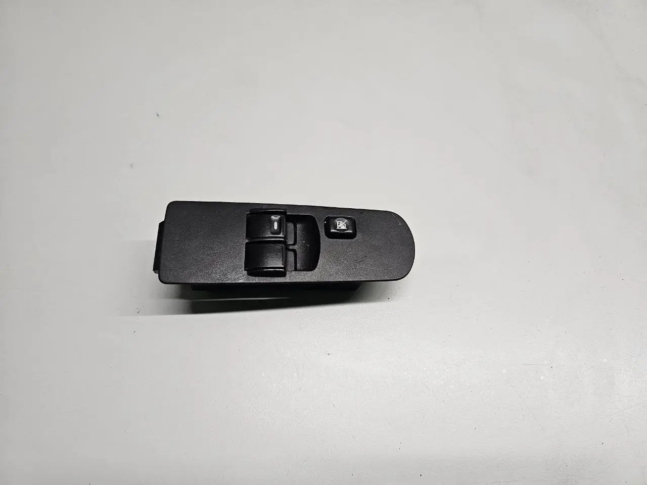 Fensterheber Schalter links Mitsubishi Colt 2006 1,3 MR587959