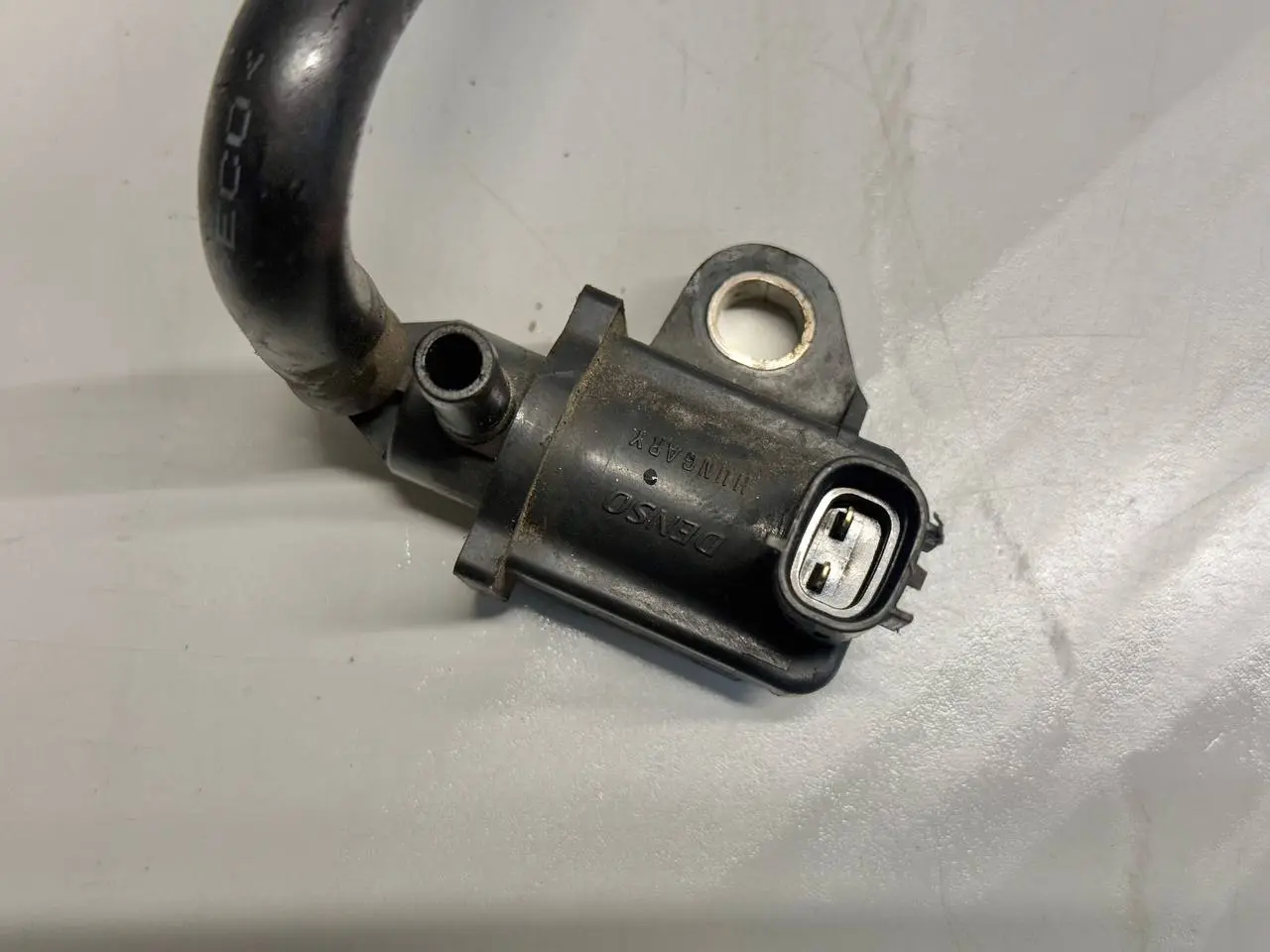 BENZIN UNTERDRUCK MAGNETVENTIL LUFTVENTIL FORD Fiesta 1.4L 2008 4S619C915AB