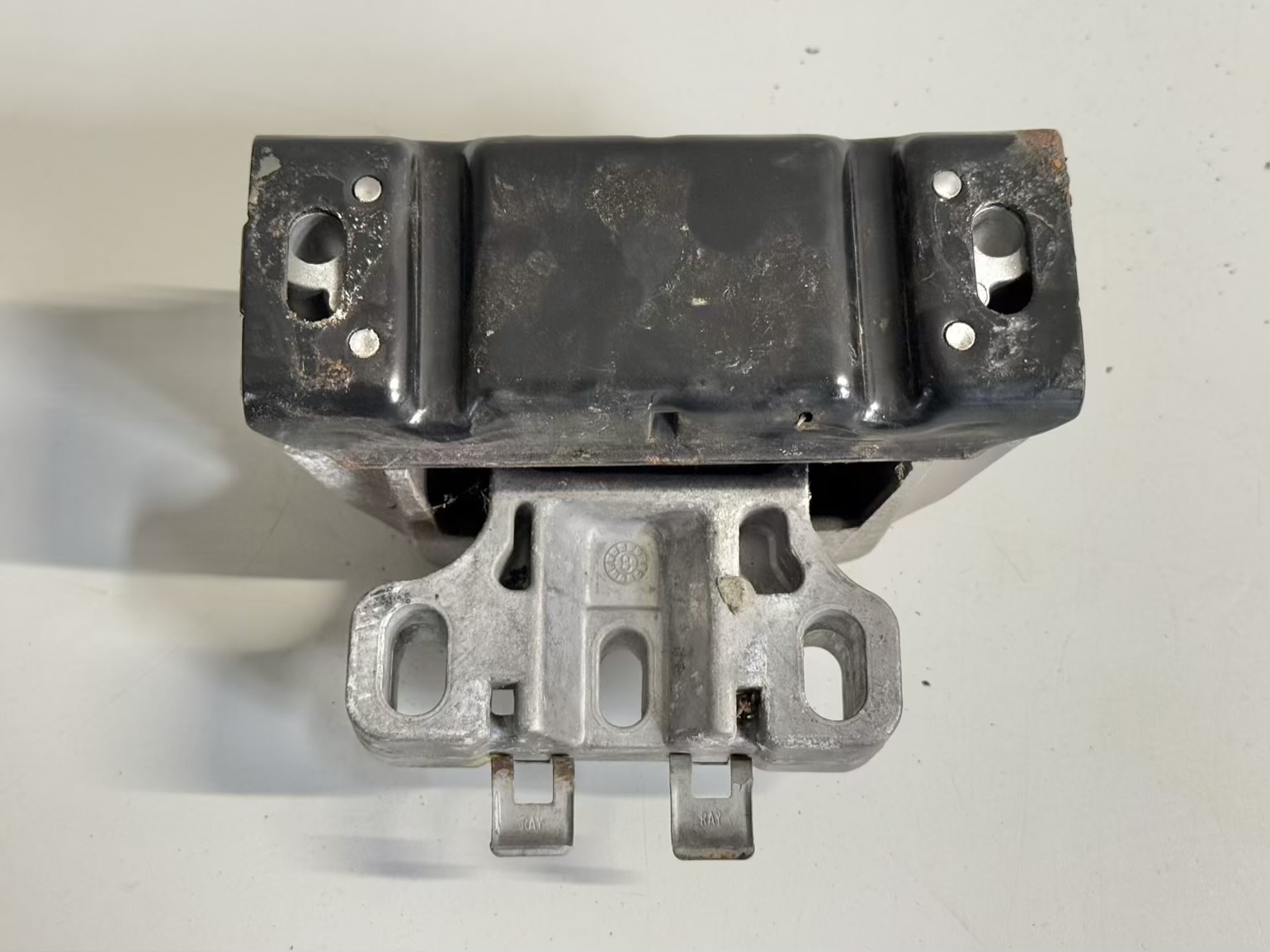 Motorlager links Getriebe Seite links Golf 4 1,4 1J1 1998 1J0199555