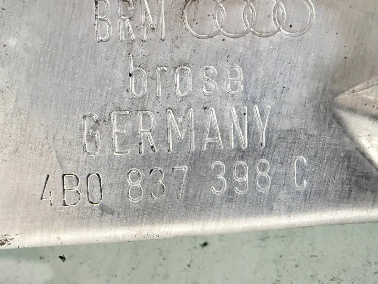 Fensterheber Rahmen vorne rechts Audi A6 Avant 4B5 TDI 2.5L 2002 4B0837398C