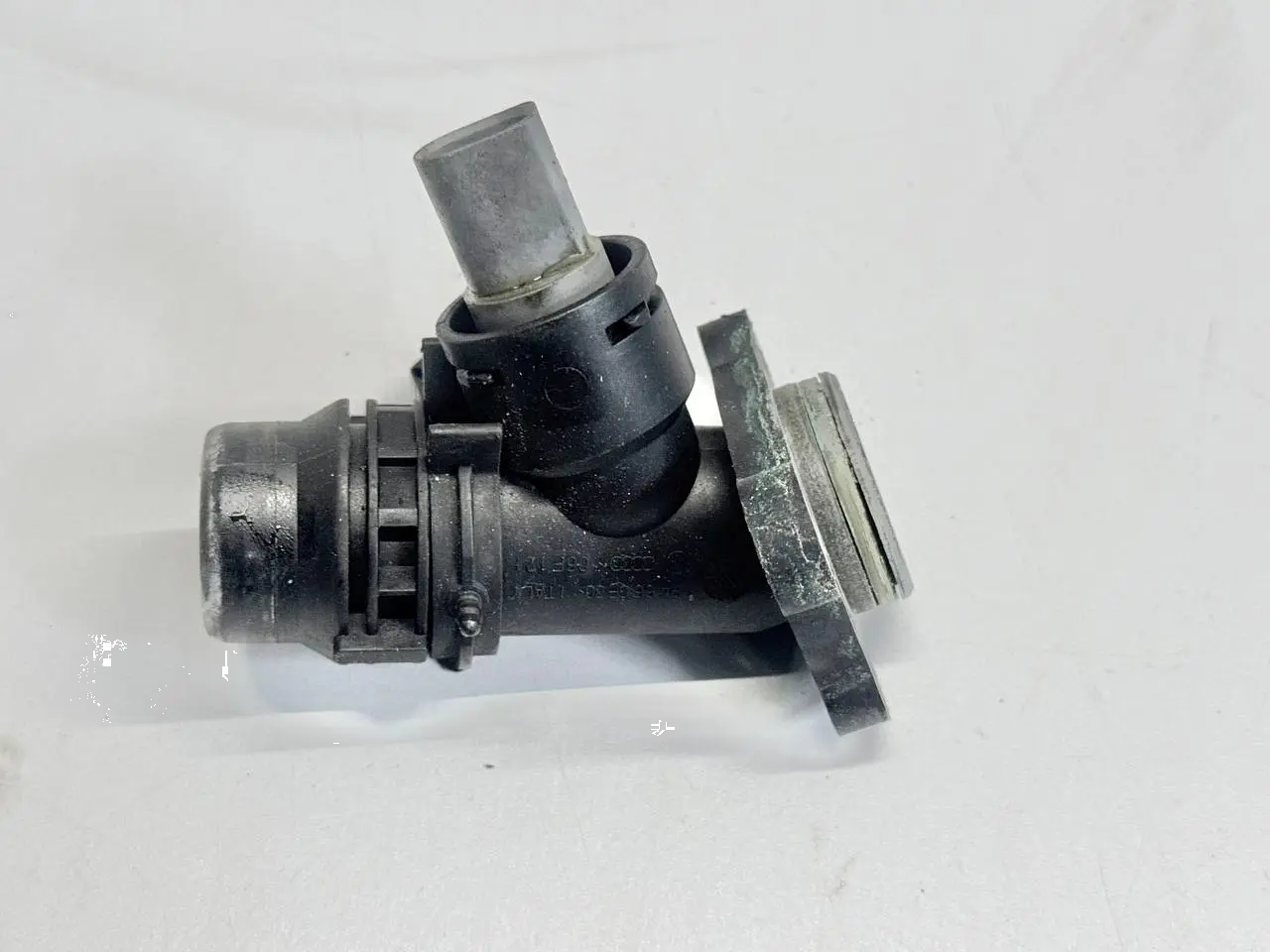 Kuehlmitteltemperatursensor Kuehlwassersensor VW Passat 3C 2.0l FSI 06F121131A