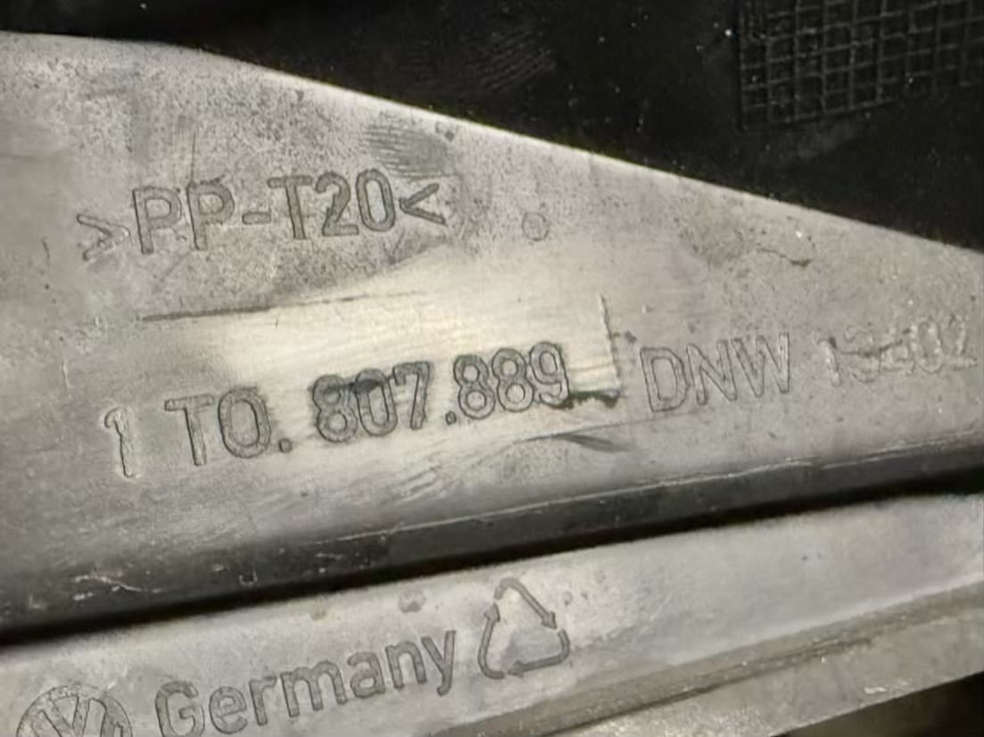 Halterung Stoßstange Vorne links VW Touran 1.6 FSI Trend 1T1 2003 1T0807889